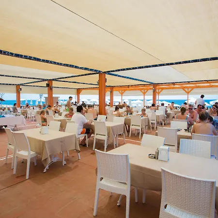 Water Side And Hotel Titreyengol