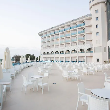 Water Side And Otel Titreyengol