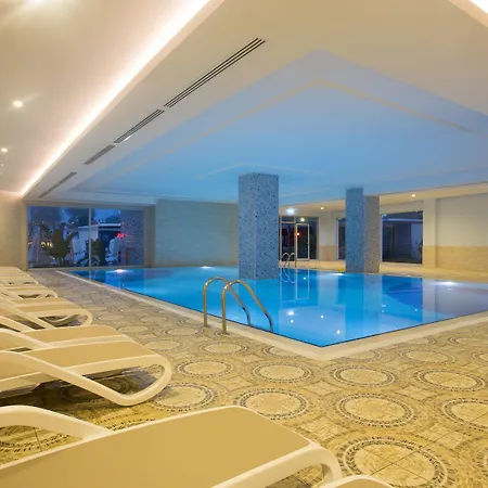 Water Side And Otel Titreyengol
